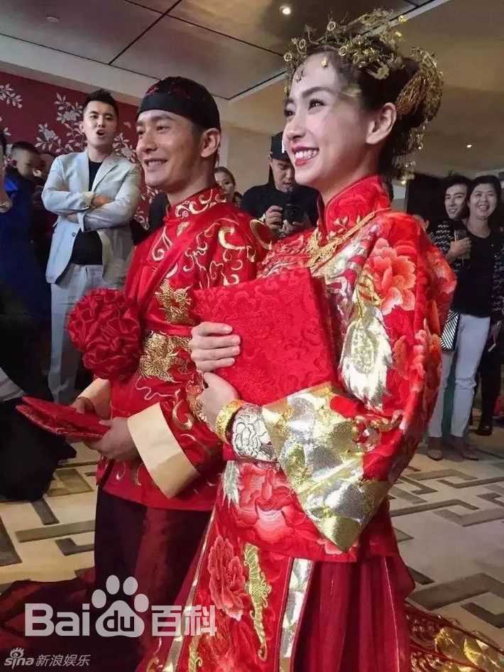 杨颖(Angelababy)中式礼服及结婚证照图册