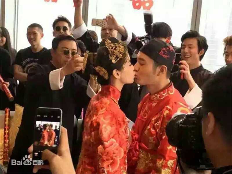 杨颖(Angelababy)中式礼服及结婚证照图册