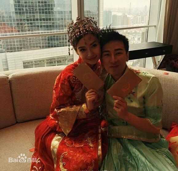 杨颖(Angelababy)中式礼服及结婚证照图册