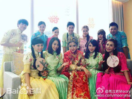 杨颖(Angelababy)中式礼服及结婚证照图册