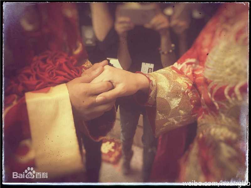 杨颖(Angelababy)中式礼服及结婚证照图册