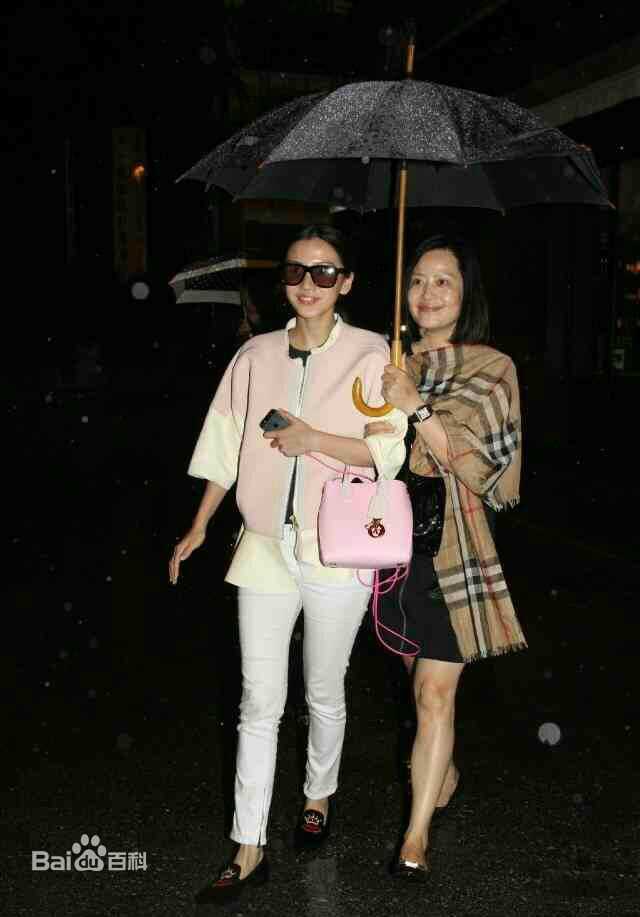 杨颖(Angelababy) family前后照片