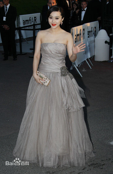 范冰冰(Fan Bingbing)出席第63届戛纳电影节前后照片