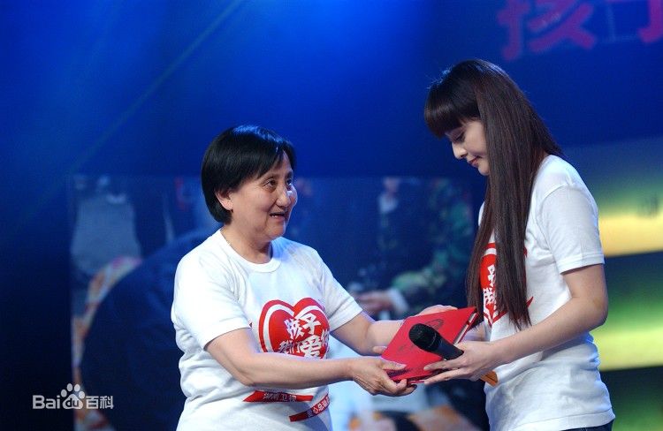 范冰冰(Fan Bingbing)湖南卫视抗震救灾特别节目--孩子 我们爱你壁纸壁纸