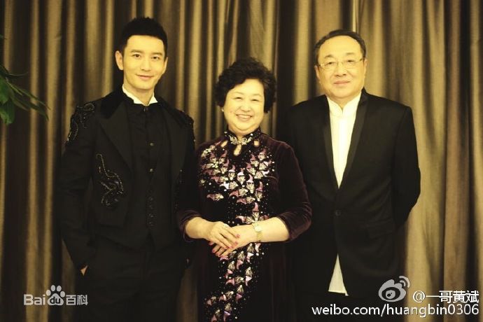 黄晓明(Huang Xiaoming)全家福照以及童年照前后照片