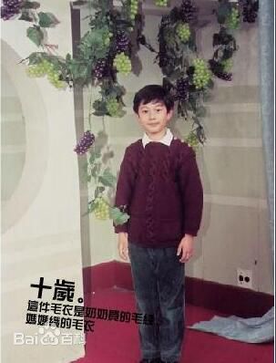 黄晓明(Huang Xiaoming)全家福照以及童年照前后照片