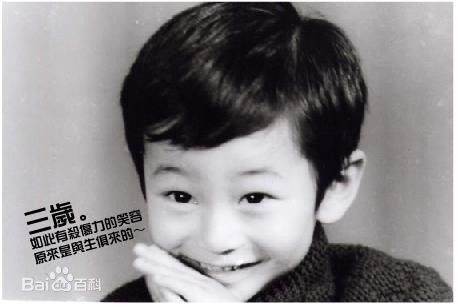 黄晓明(Huang Xiaoming)全家福照以及童年照前后照片