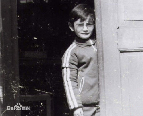 黄晓明(Huang Xiaoming)全家福照以及童年照前后照片