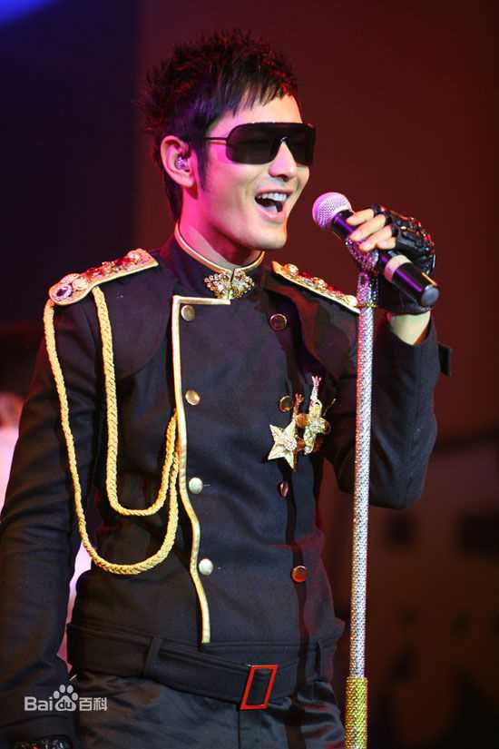 黄晓明(Huang Xiaoming)表演现场壁纸壁纸