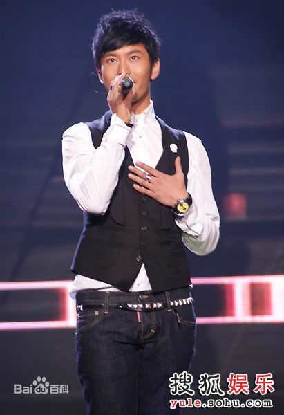 黄晓明(Huang Xiaoming)表演现场壁纸壁纸