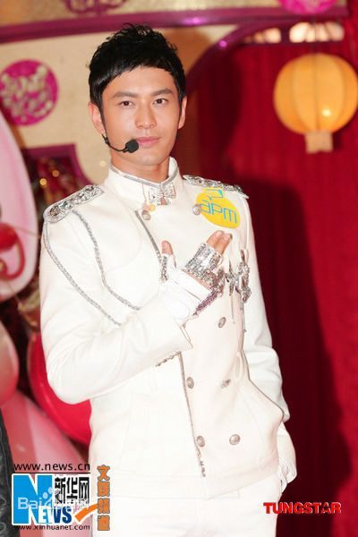 黄晓明(Huang Xiaoming)表演现场壁纸壁纸