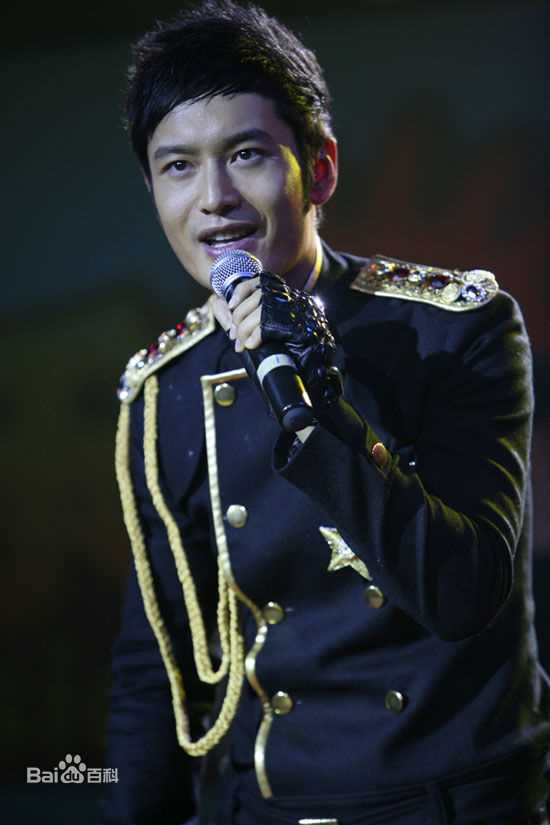 黄晓明(Huang Xiaoming)表演现场壁纸壁纸