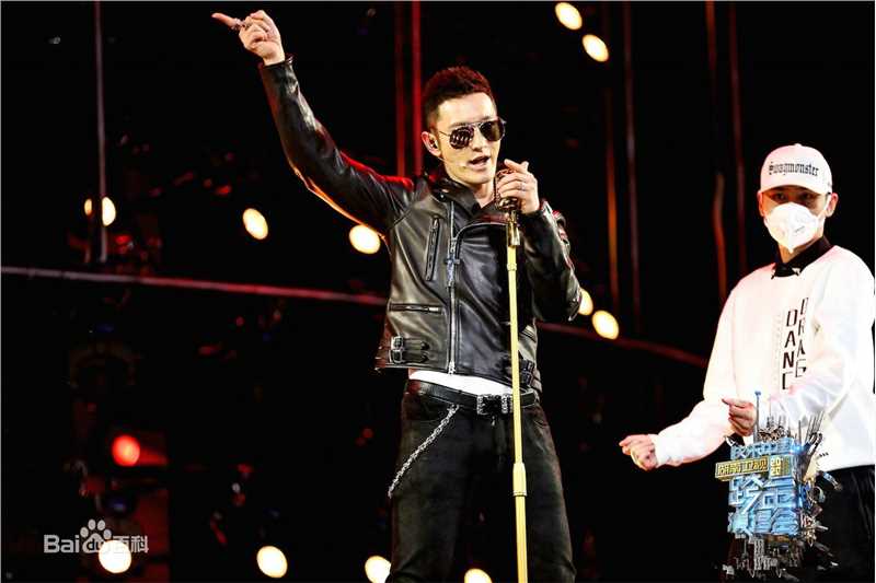 黄晓明(Huang Xiaoming)表演现场壁纸壁纸