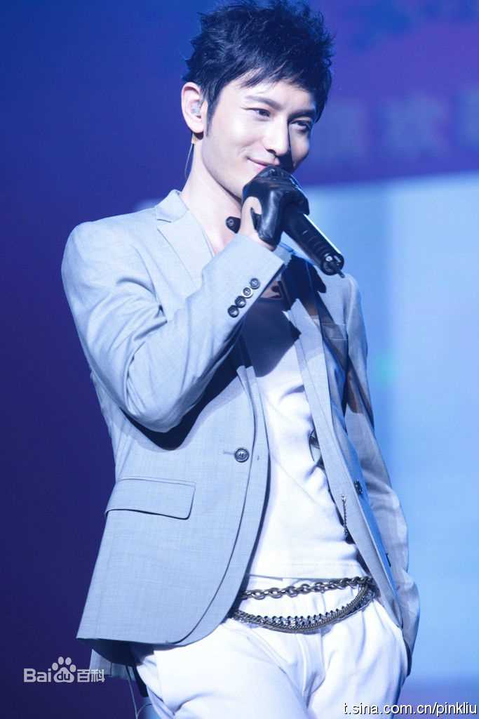 黄晓明(Huang Xiaoming)表演现场壁纸壁纸