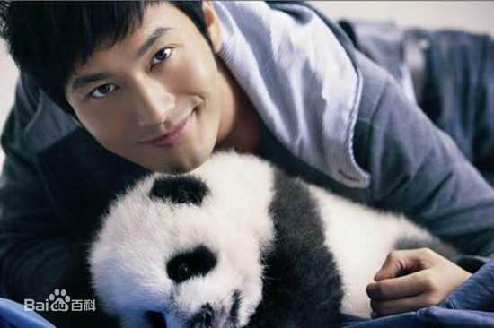 黄晓明(Huang Xiaoming)和熊猫前后照片