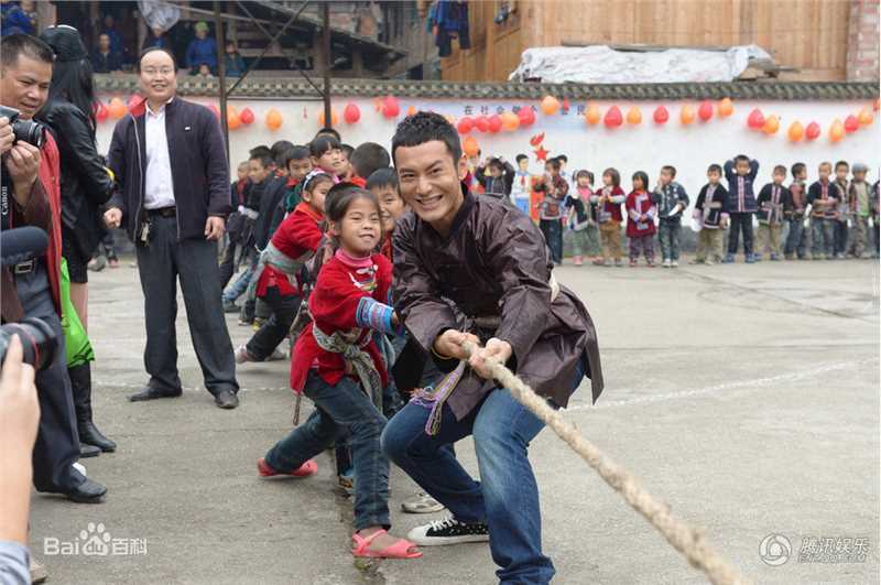 黄晓明(Huang Xiaoming)贵州公益前后照片