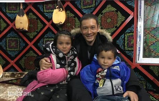 黄晓明(Huang Xiaoming)参加公益活动性感图片图集