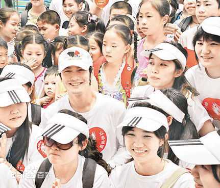 黄晓明(Huang Xiaoming)参加公益活动性感图片图集