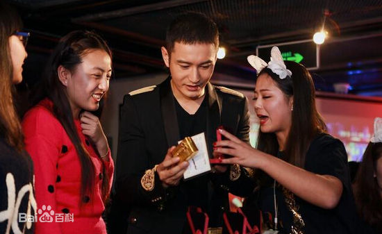 黄晓明(Huang Xiaoming)参加公益活动性感图片图集