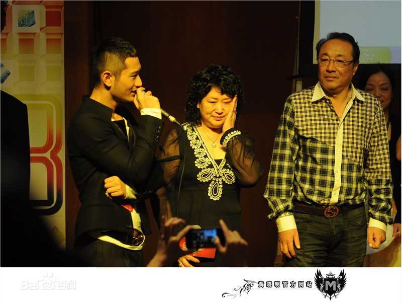 黄晓明(Huang Xiaoming)2011生日会素颜照壁纸