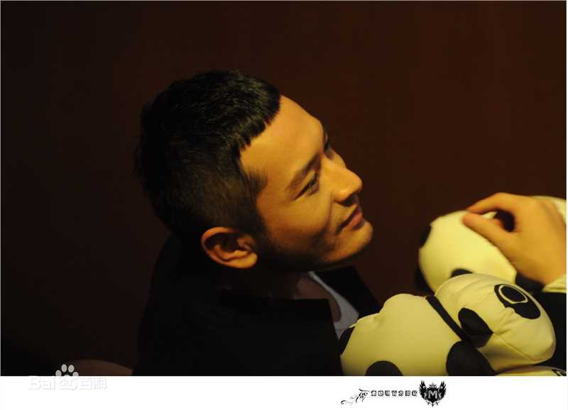 黄晓明(Huang Xiaoming)2011生日会素颜照壁纸