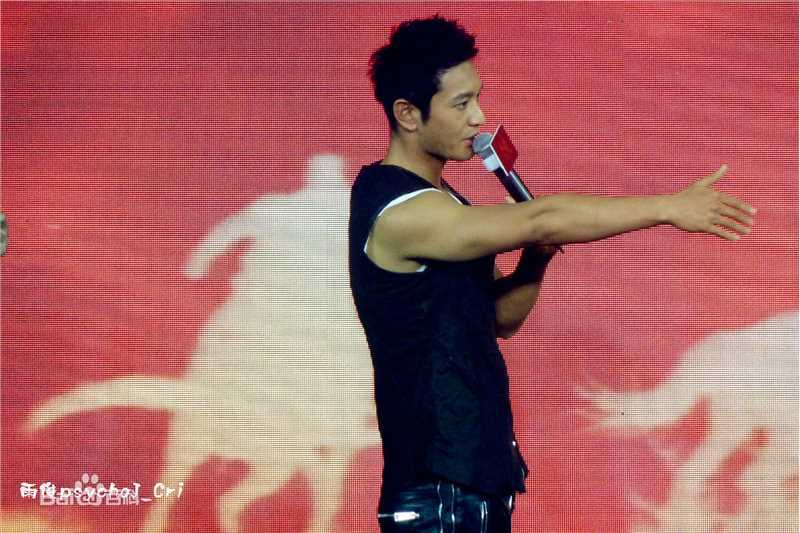 最新黄晓明(Huang Xiaoming)在2012《匹夫盛典》中的壁纸