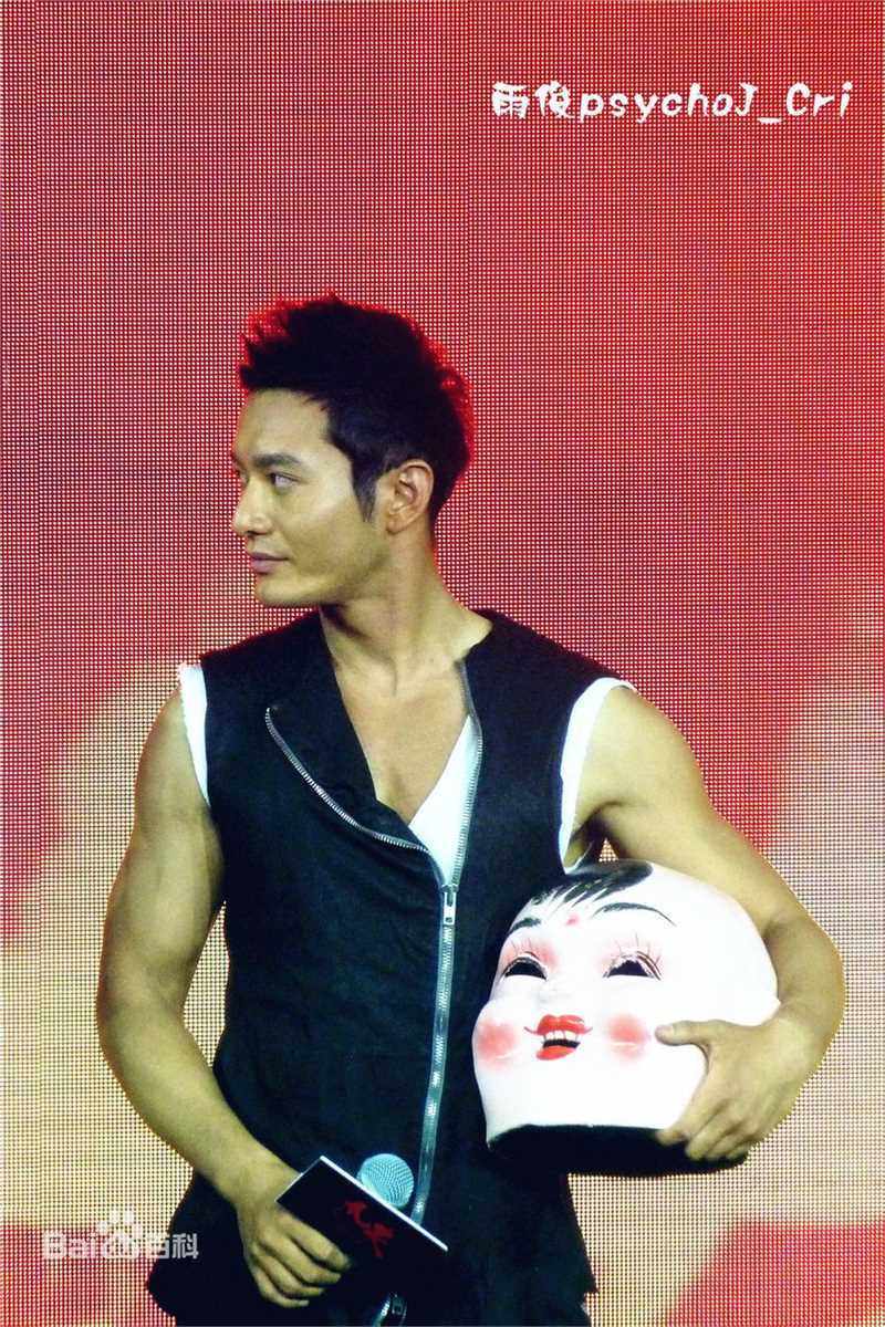 最新黄晓明(Huang Xiaoming)在2012《匹夫盛典》中的壁纸