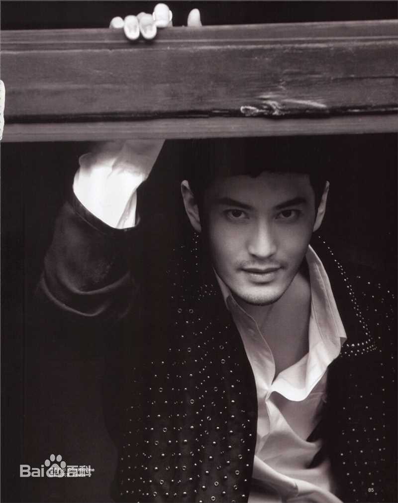 精选黄晓明(Huang Xiaoming)在2009《时尚芭莎》中的图册