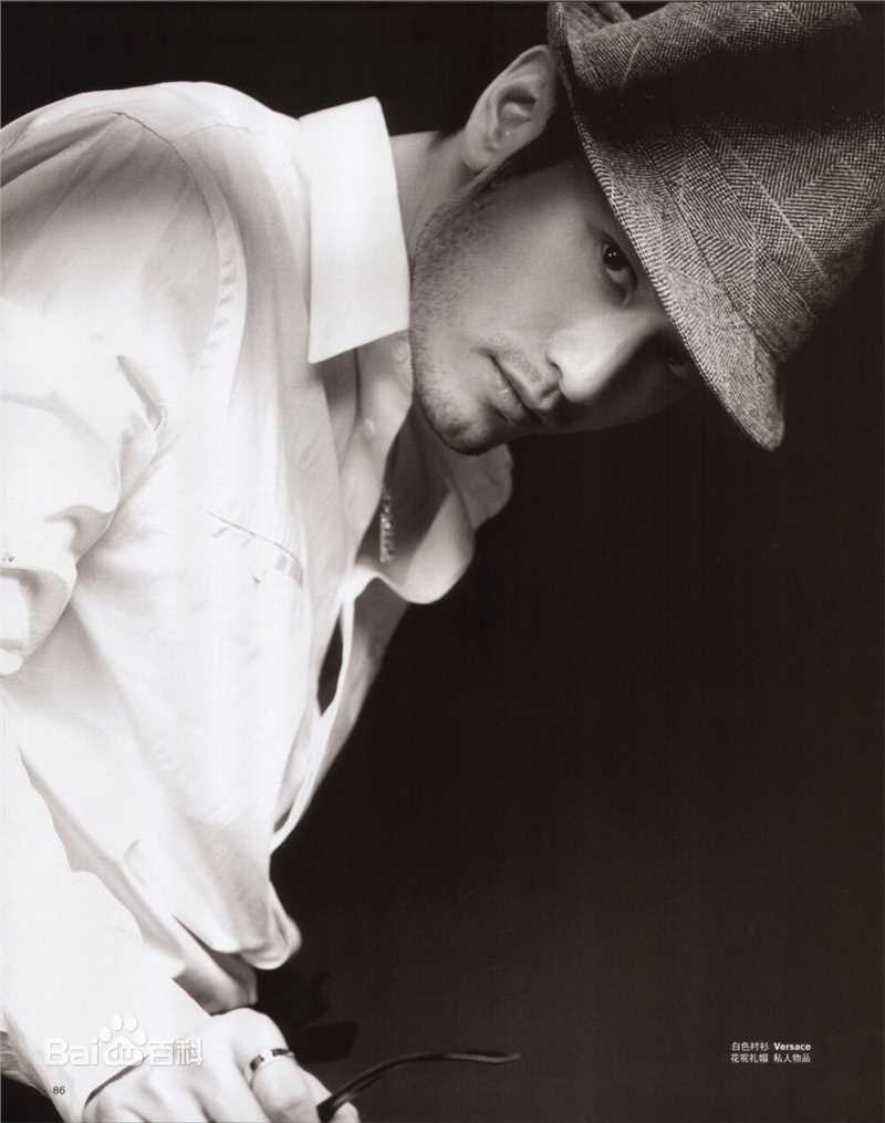 精选黄晓明(Huang Xiaoming)在2009《时尚芭莎》中的图册