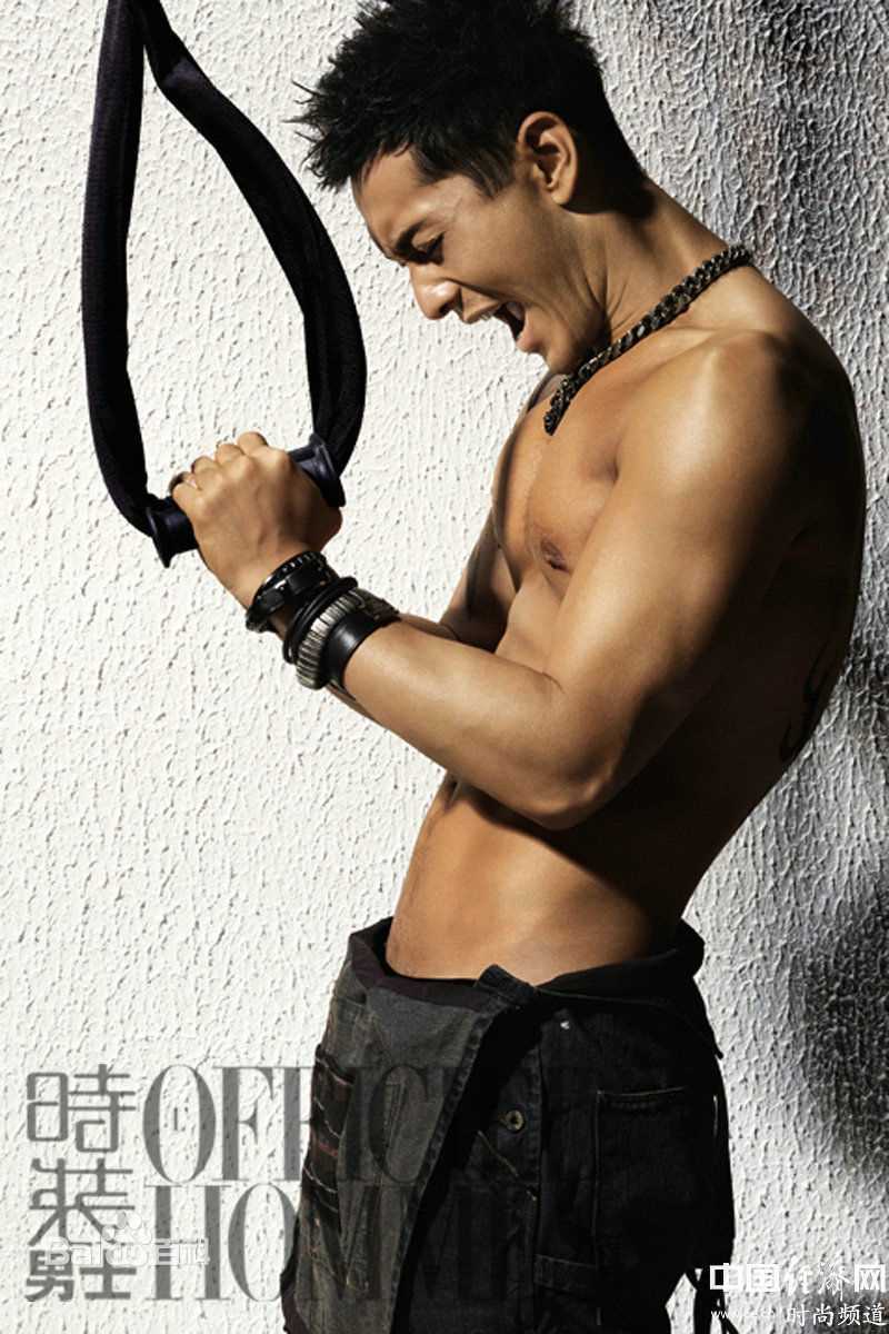精选黄晓明(Huang Xiaoming)在2012《时装男士OFFICIEL HOMMES》中的图册