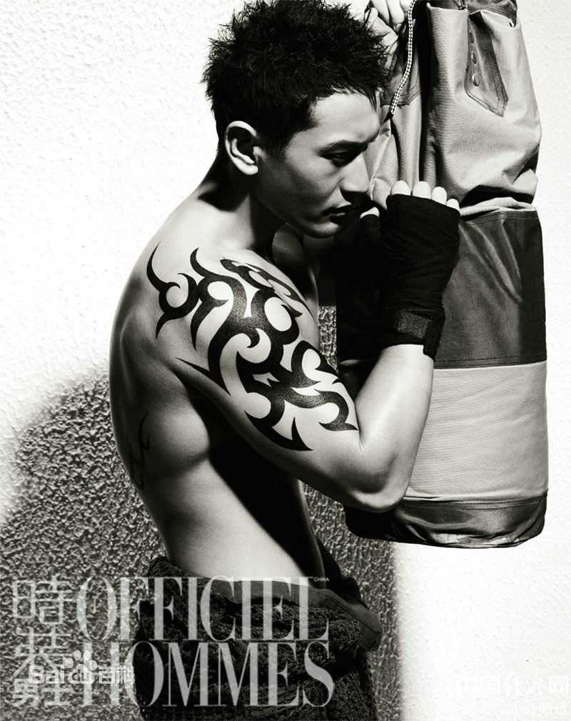 精选黄晓明(Huang Xiaoming)在2012《时装男士OFFICIEL HOMMES》中的图册