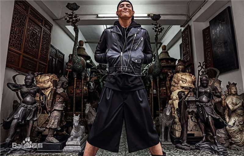 向佐(Jacky)登杂志封面秀完美肌肉