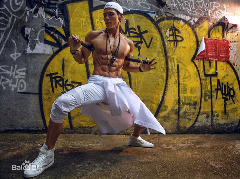 向佐(Jacky)登杂志封面秀完美肌肉