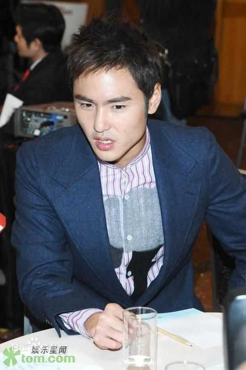 阮经天(Ethan Juan)生活照生活照相册