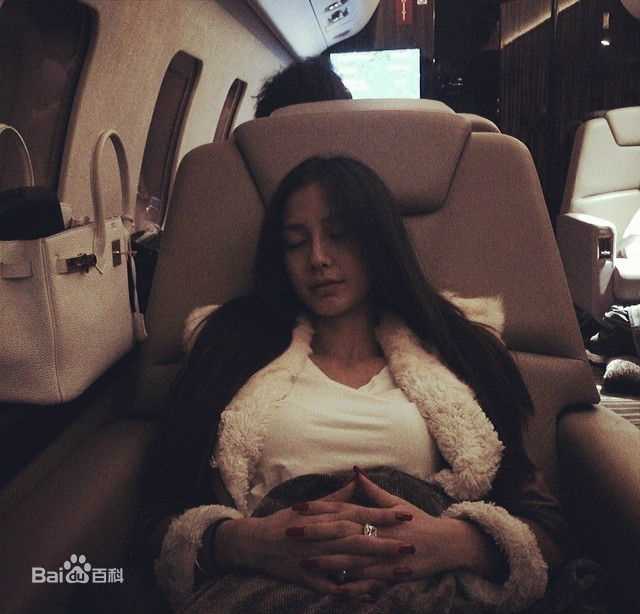 杨颖(Angelababy)微博+闺蜜前后照片