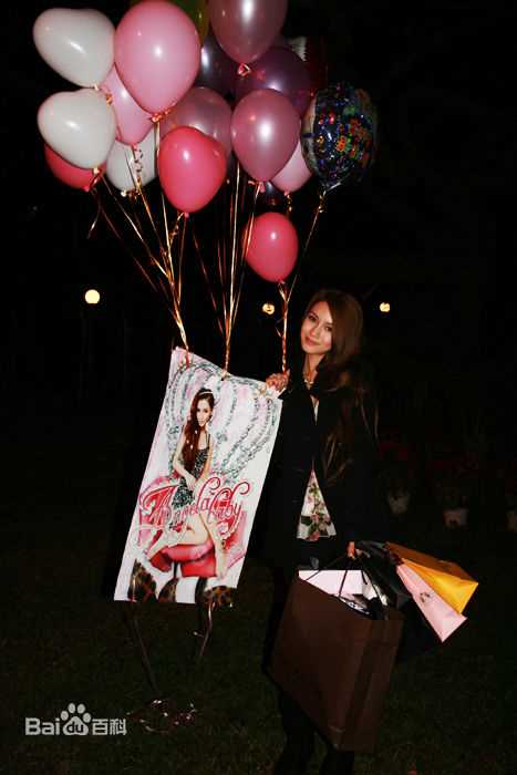 杨颖(Angelababy)微博+闺蜜前后照片