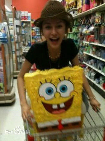 杨颖(Angelababy)微博+闺蜜前后照片