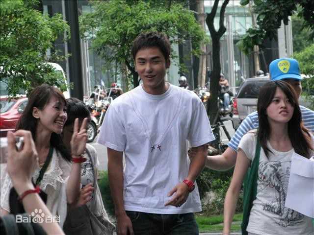 精选阮经天(Ethan Juan)在书《ALOHA正在夏威夷》中的图册