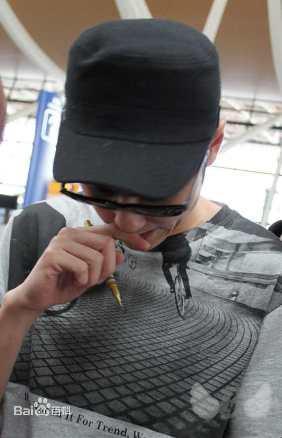 阮经天(Ethan Juan)2010Dior新品发布会素颜照相册