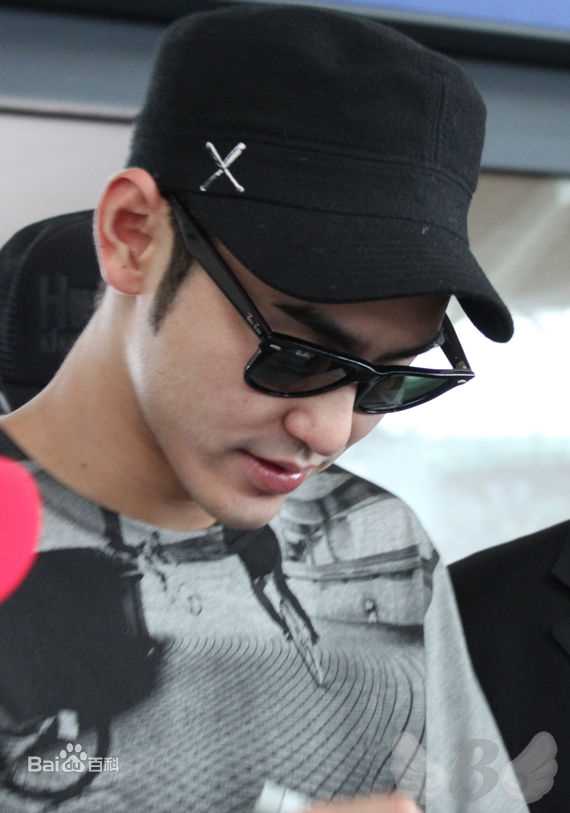 阮经天(Ethan Juan)2010Dior新品发布会素颜照相册