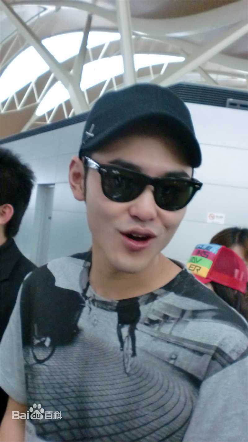 阮经天(Ethan Juan)2010Dior新品发布会素颜照相册