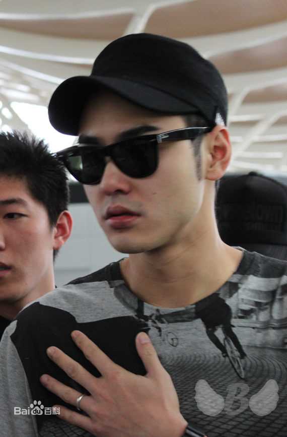 阮经天(Ethan Juan)2010Dior新品发布会素颜照相册