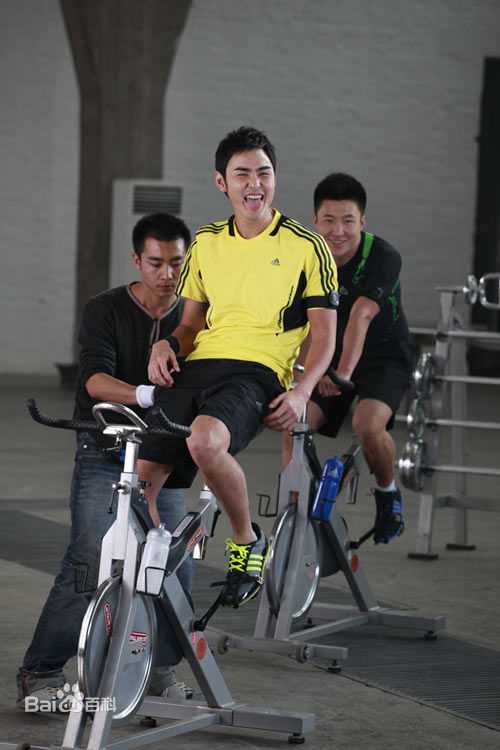 阮经天(Ethan Juan)2010阿迪达斯男子训练系列图片图集