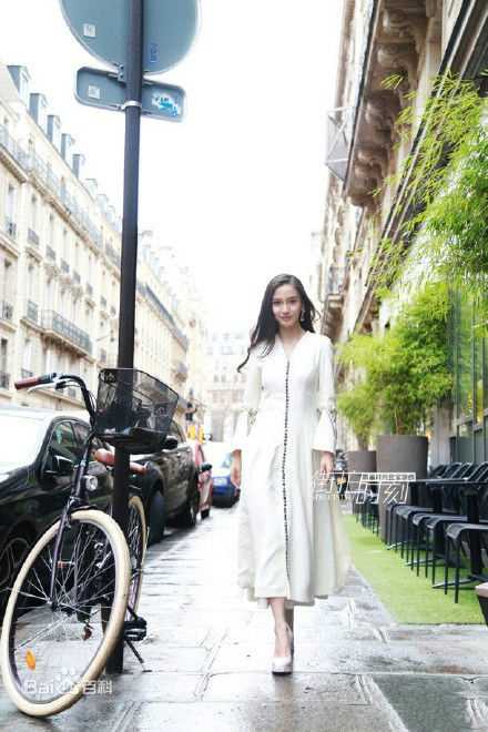 杨颖(Angelababy)街拍时刻图片图集