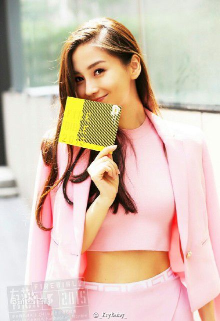 杨颖(Angelababy)街拍时刻图片图集