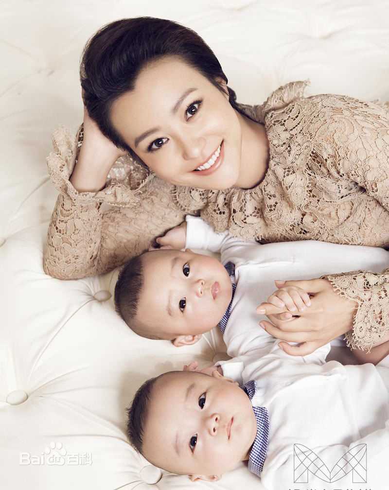 郝蕾(Hao Lei)精选首次携双胞胎儿子登杂志图册
