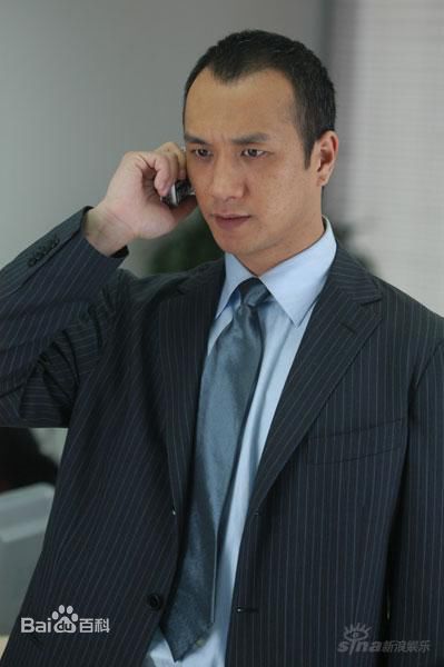 黄觉(Jue Huang)在2008年《破茧而出》饰翟仁伟中的