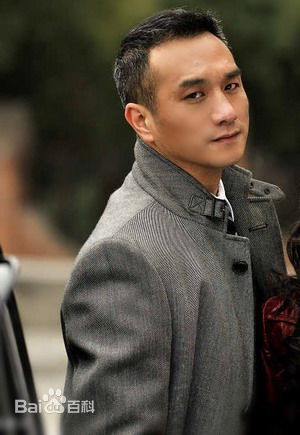 黄觉(Jue Huang)在2010年《唐琅探案》饰谢天鸿中的
