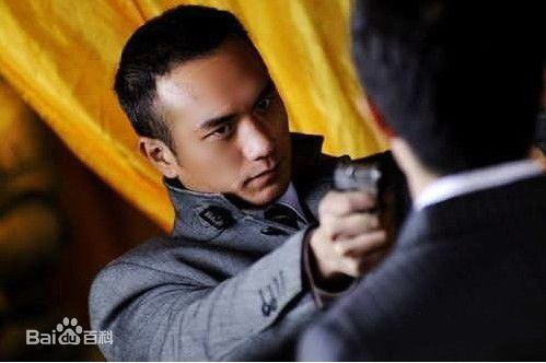 黄觉(Jue Huang)在2010年《唐琅探案》饰谢天鸿中的