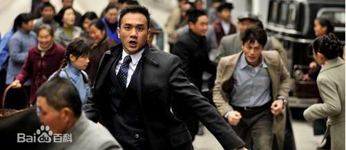 黄觉(Jue Huang)在2010年《唐琅探案》饰谢天鸿中的